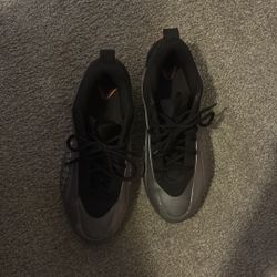 Antony Edward’s Basketball Shoes 