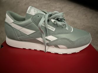 Reebok Classic Nylon Running Shoe Size 8.5 WOMENS