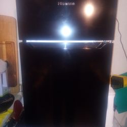 Hisense Mini Refrigerator