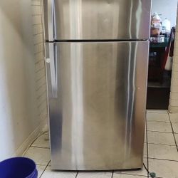 Kenmore top-freezer refrigerator