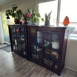 Hutch/China Cabinet