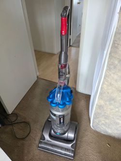 Dyson Vacuum Cleaner (Carpet & Hardwood floors))