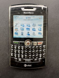 BlackBerry 8820 smartphone with Case and Charging Cable