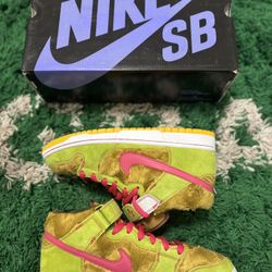Nike SB Dunk Mama Bear