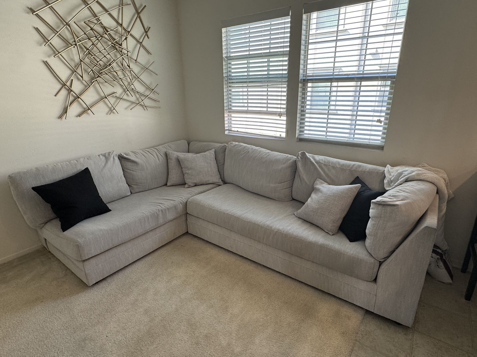 L Shaped Sectional/sofa