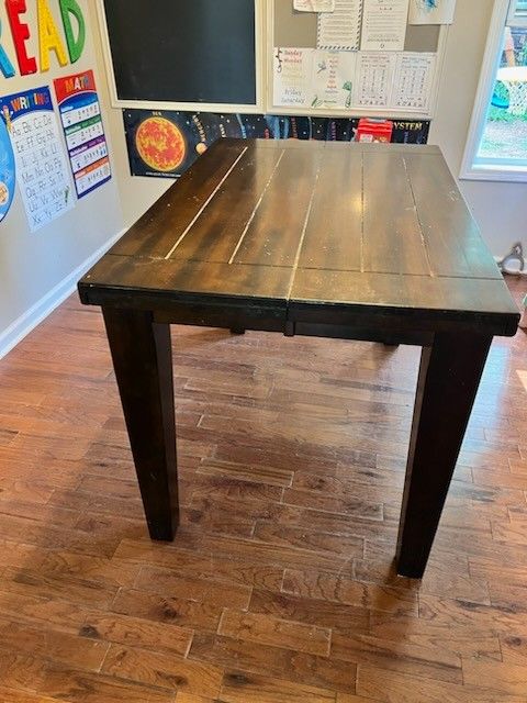 Dining Room Table And 6 Chairs