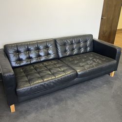 Couch / Chairs 
