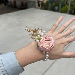 6 pieces Pale Blush Pink Vintage Pearl Beaded Bridesmaids Bracelets For Wedding Ceremony or Bridal Shower