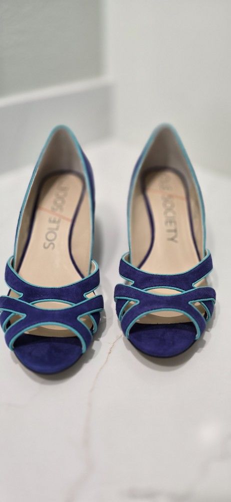 Brand New W/O TAGS ladys 6.5 Wedge Shoes