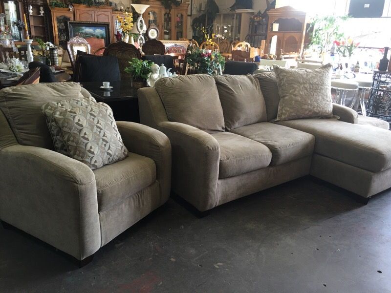 Gator unclaimed furniture store