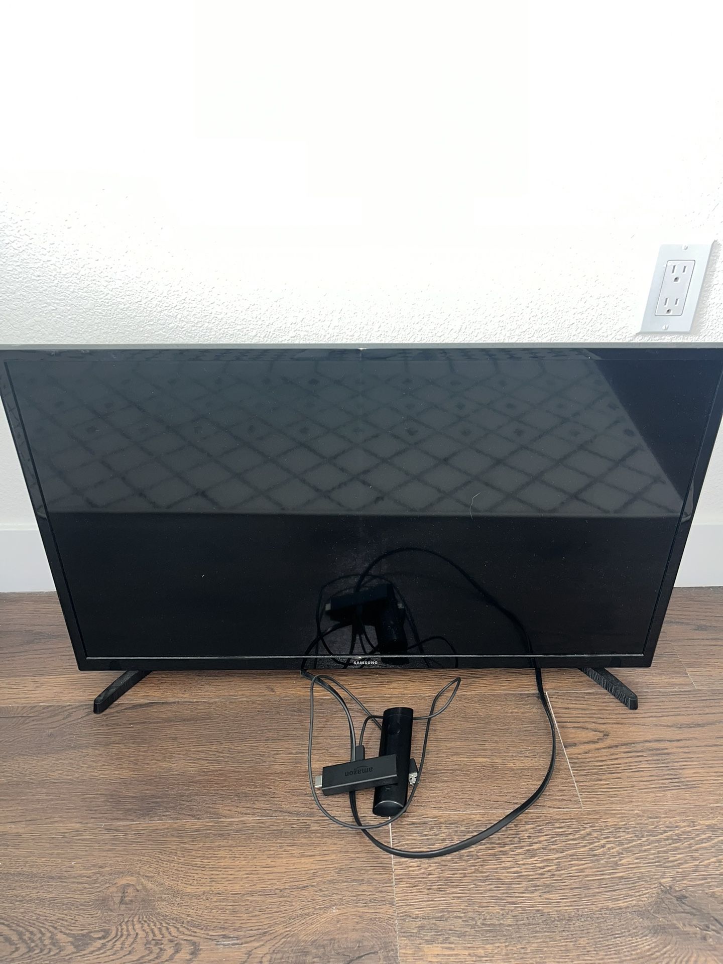 Samsung 32-Inch 720p LED TV (2015 Model)