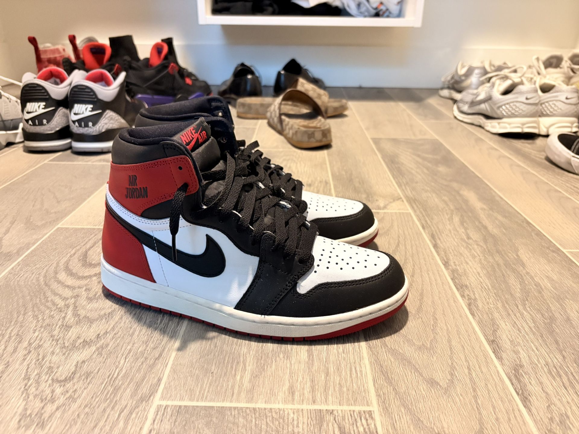 Air Jordan 1 Black Toe