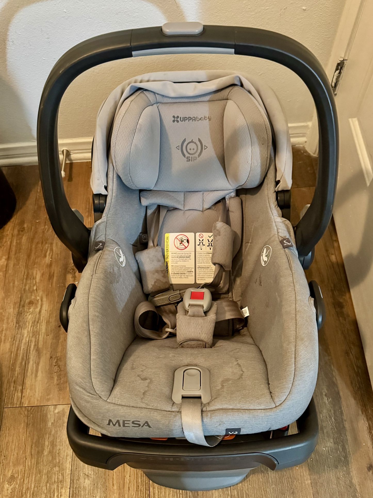 UppaBaby Mesa  Car Seat with base