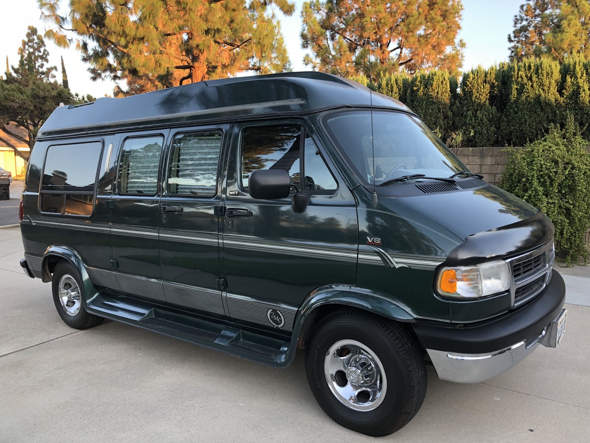 1996 Dodge Custom Ram Van 1998 Dodge Ram 3500 Maxi-Wagon Camper