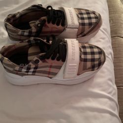 Authentic Burberry Size 36/37  6 1/2 