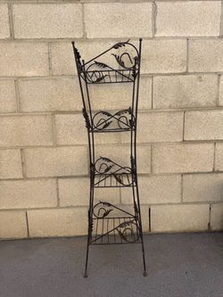 Metal plant stand