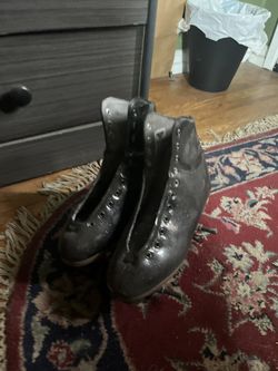 Sure grip women’s Size 8 Roller Skate Boot