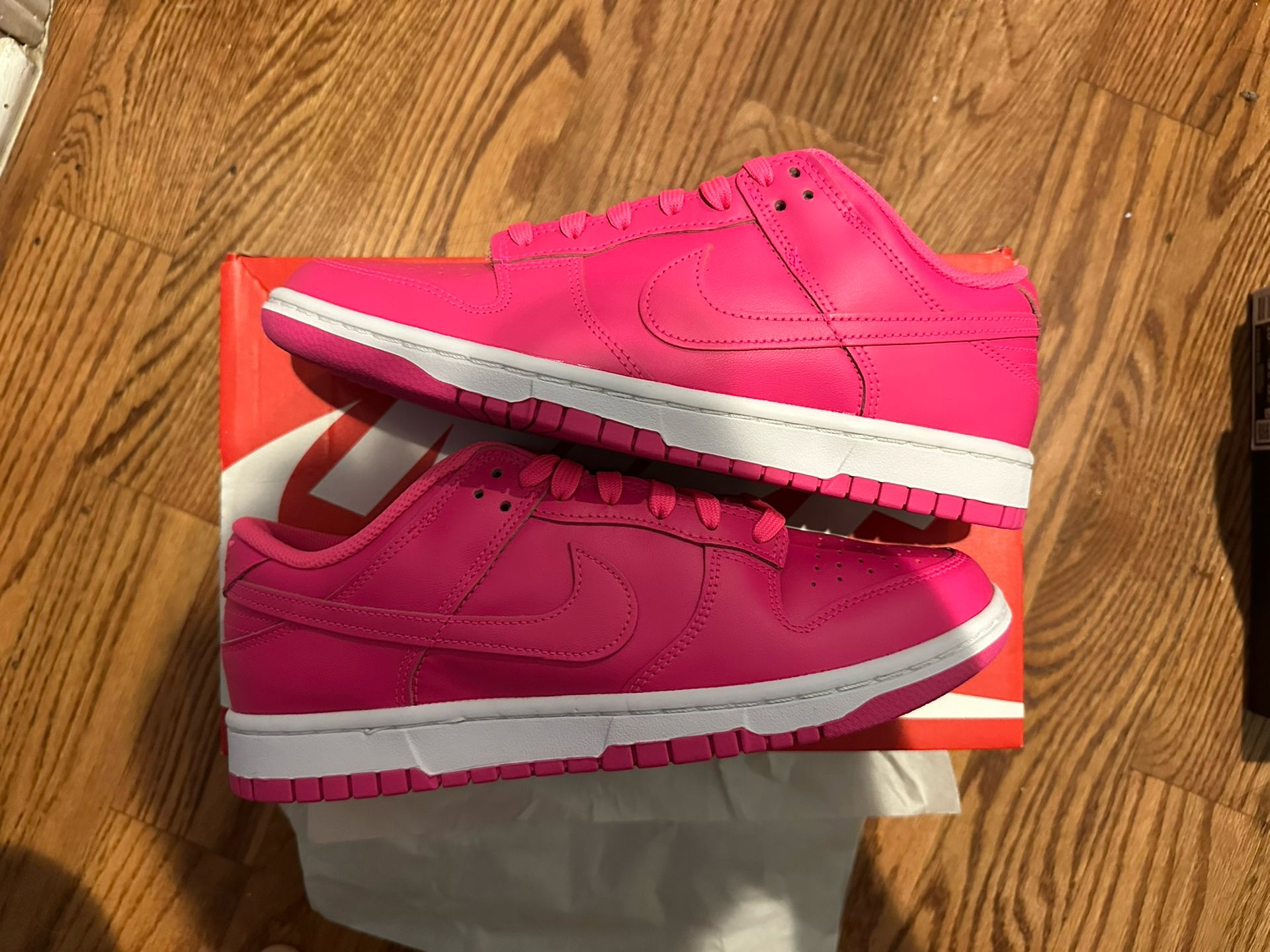 Dunk Low Hyper Pink Size 10w/8.5m