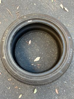 one tire size 225/45/17 like new good condition 
