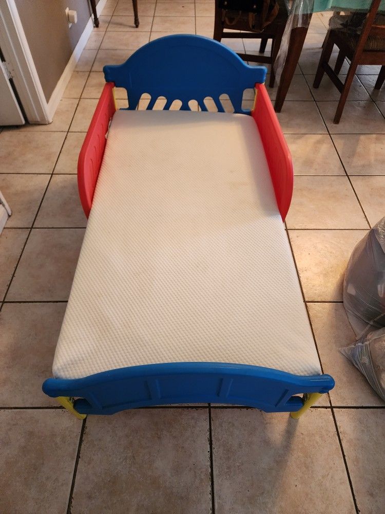 Toddler Bed w/mattress & cover