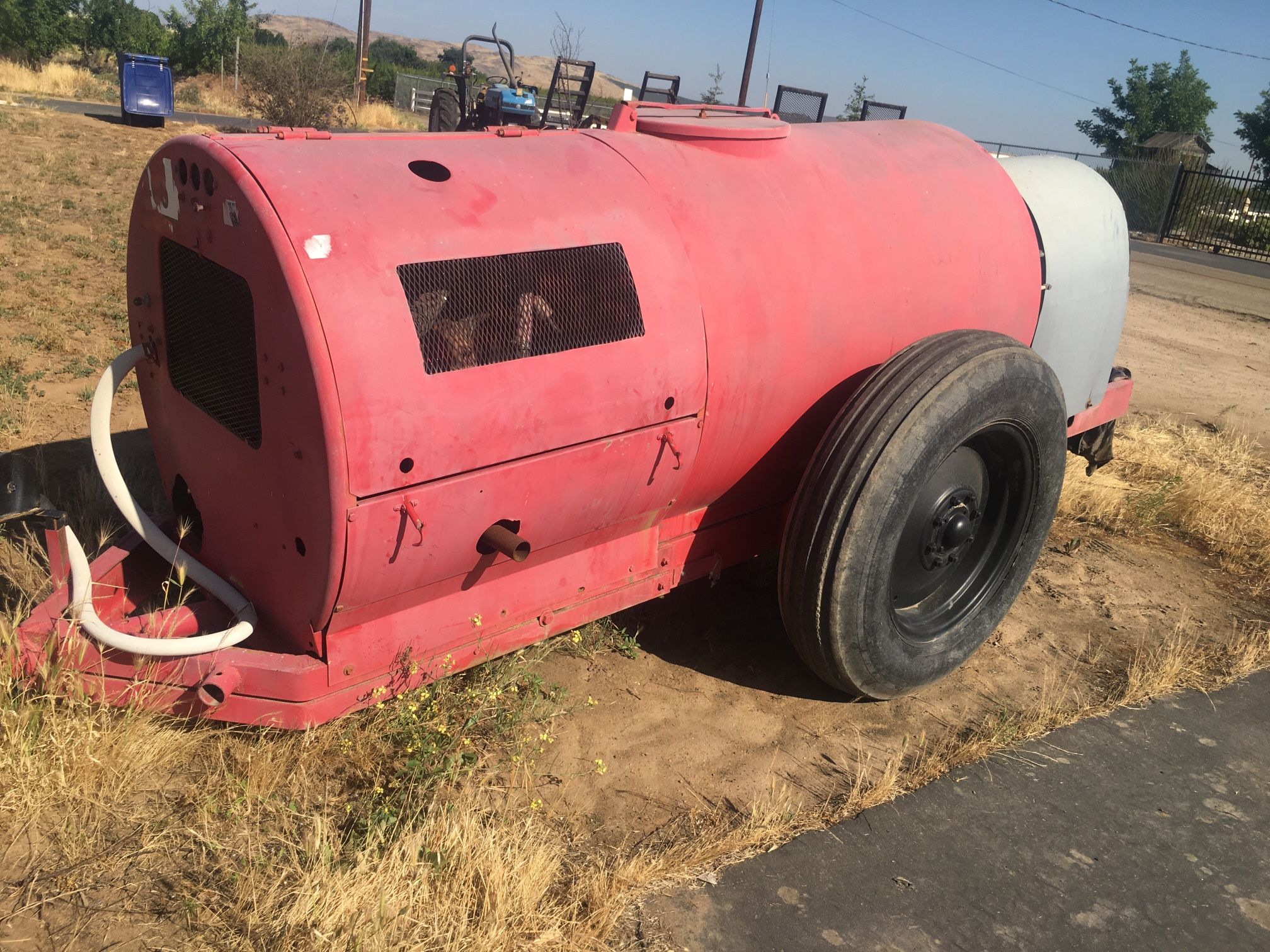 Willeys 500gal. Gas Engine Tractor Sprayer
