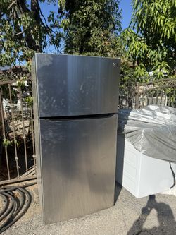 Lg Refrigerator Like New🕊️