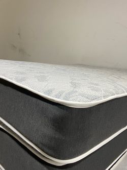 Full regular set new in plastic free delivery in Atlanta