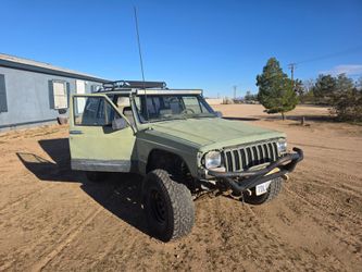 Jeep cherokee green 4 door