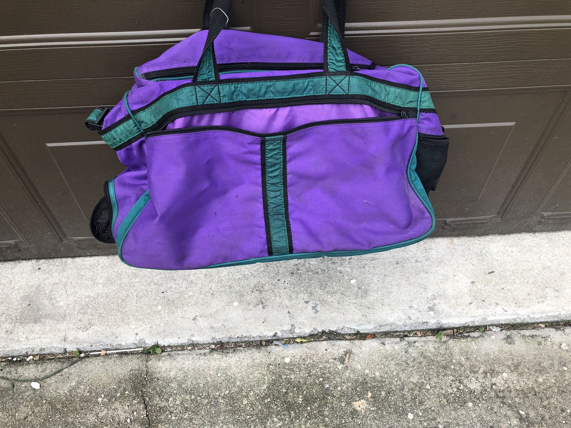 Duffle carry gym bag