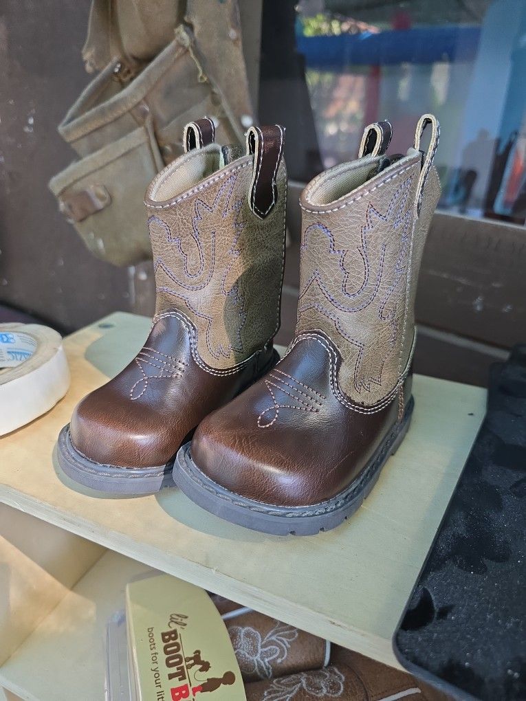 Boots Baby/ Toddler Size 4