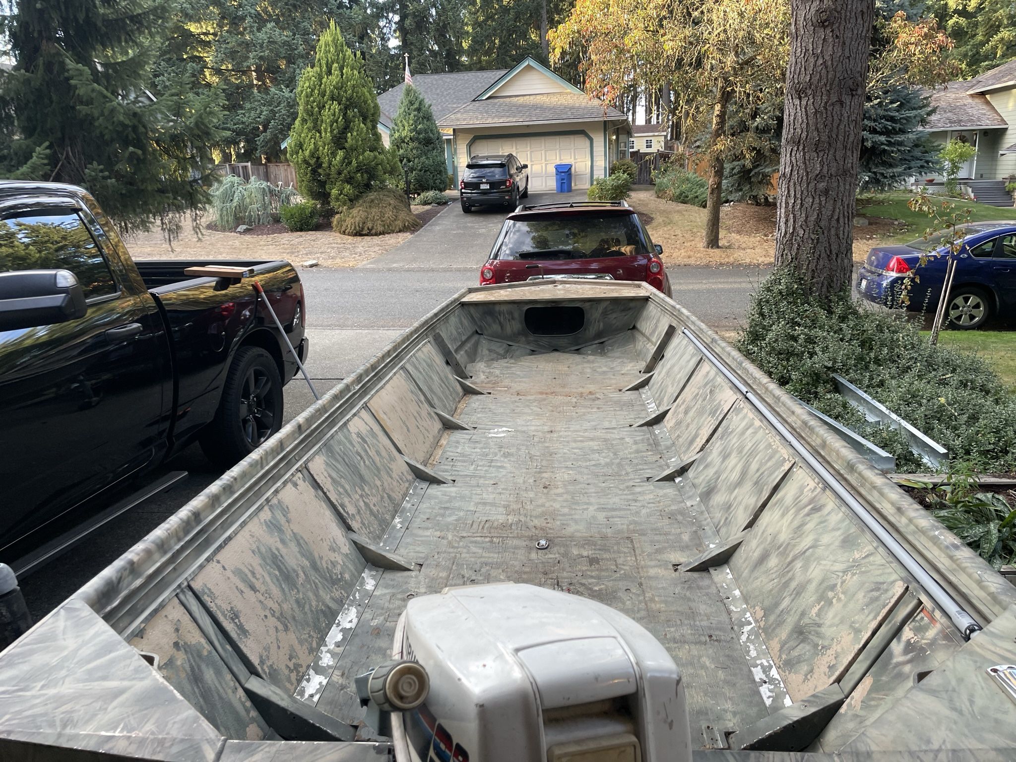 16ft 1982 Bass Tracker and 25 Hp Mercury