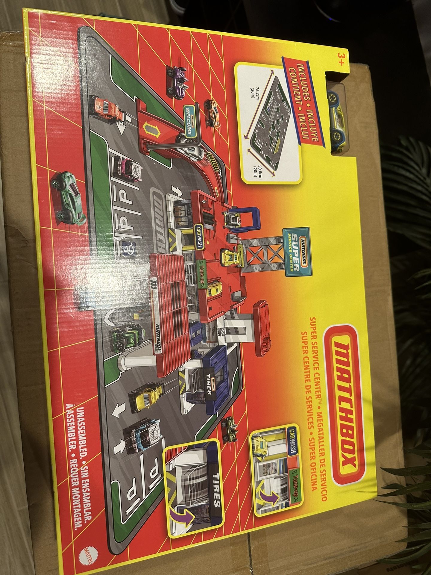 Matchbox Super Service Center Playset with 1 Die-cast Car