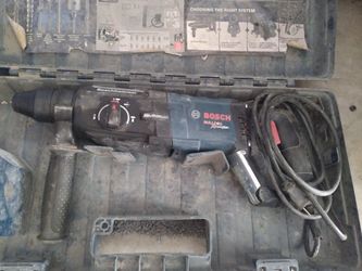 BOSCH Bulldog Xtreme Max Rotary Hammer Drill