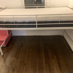 Twin Bunk bed With Open Bottom With tempur-pedic mattress 