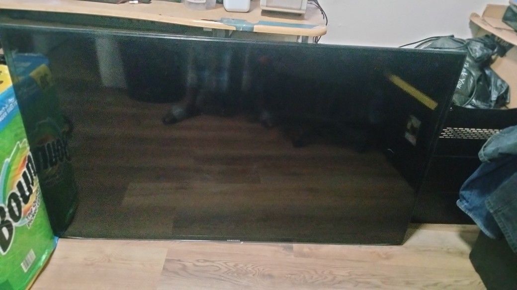55 Inch Samsung Smart TV For Parts Or Fix It