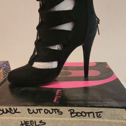 Women's Black Cut-out Bootie Heel Size 8 1/2 Don't Waste My Time 