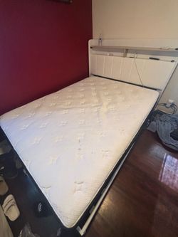 Pillow top mattress great condition queen