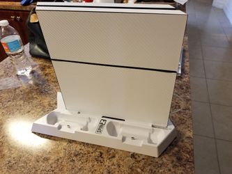 CARBON FIBER PS4 WITH FAN STAND/ CHARGING DOCK AND 3 GAMES