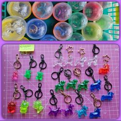20 Assorted Resin Keychains (6 Teddy Bears/14 Assorted Dogs 7 Different Breeds)