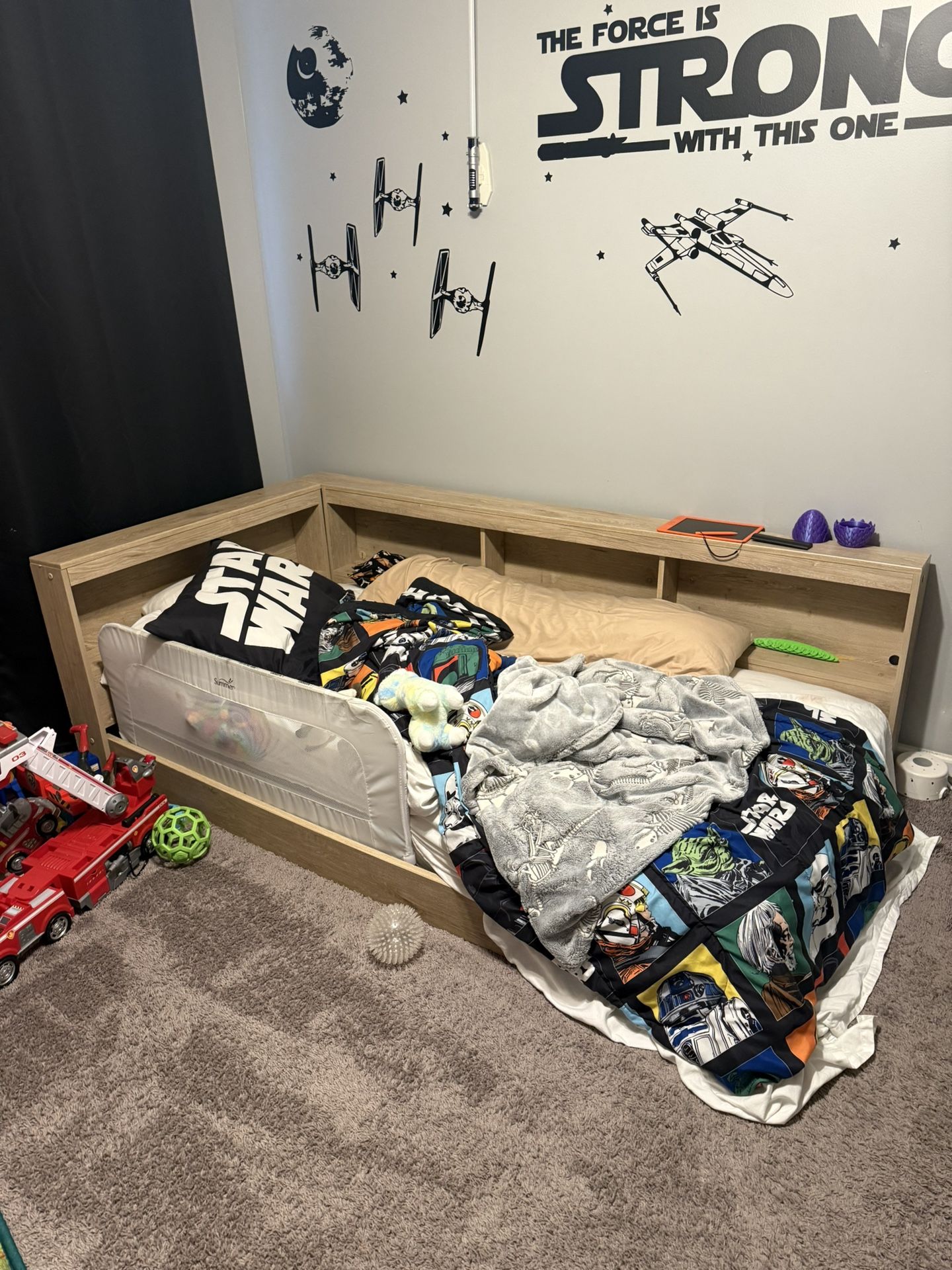 Floor Bed With Bookshelves