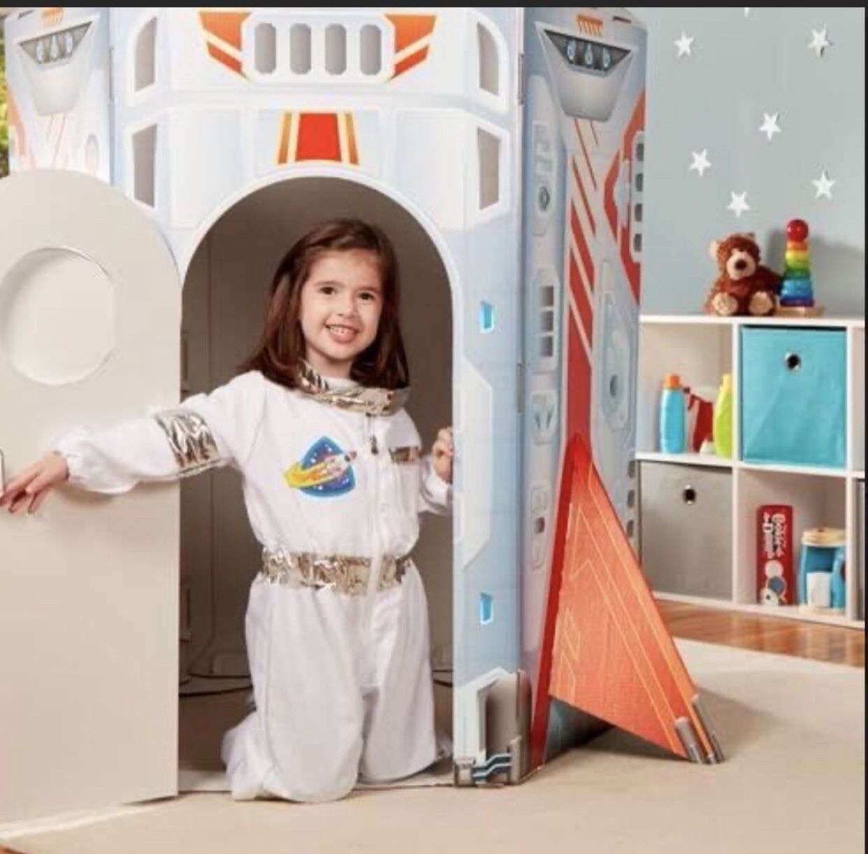 Melissa & Doug 4’ Indoor Corrugate Rocket ship spaceship Playhouse