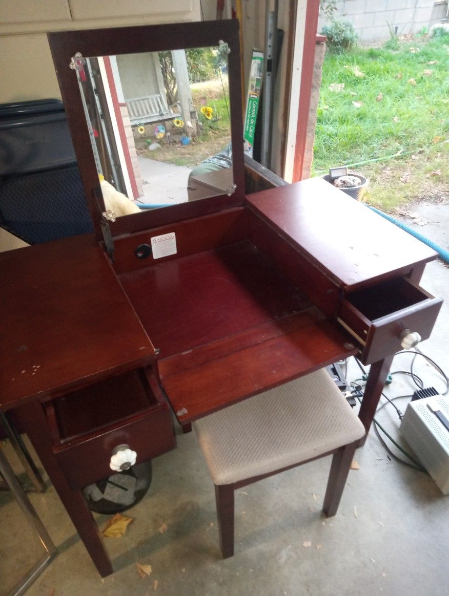 Vanity Table Desk With Stool