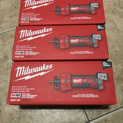Milwaukee M18 Cut Out Tool 