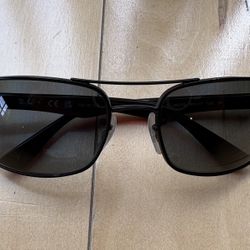 Original Ray-Ban Sunglasses 😎. In Great Condition. Lightly Used 