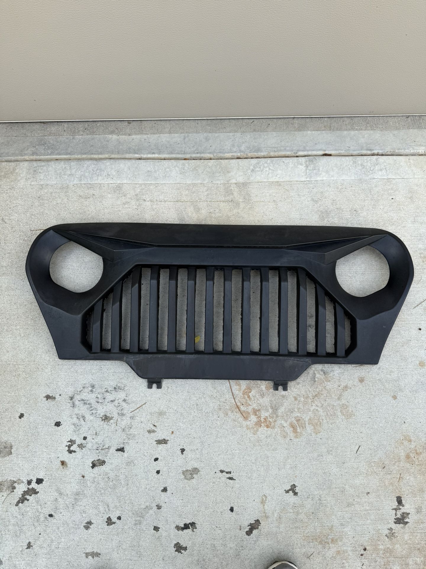 2004 Jeep Wrangler TJ front Black Grill.