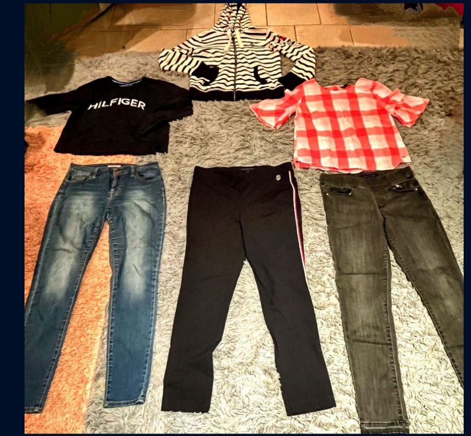 Tommy Hilfiger a lot