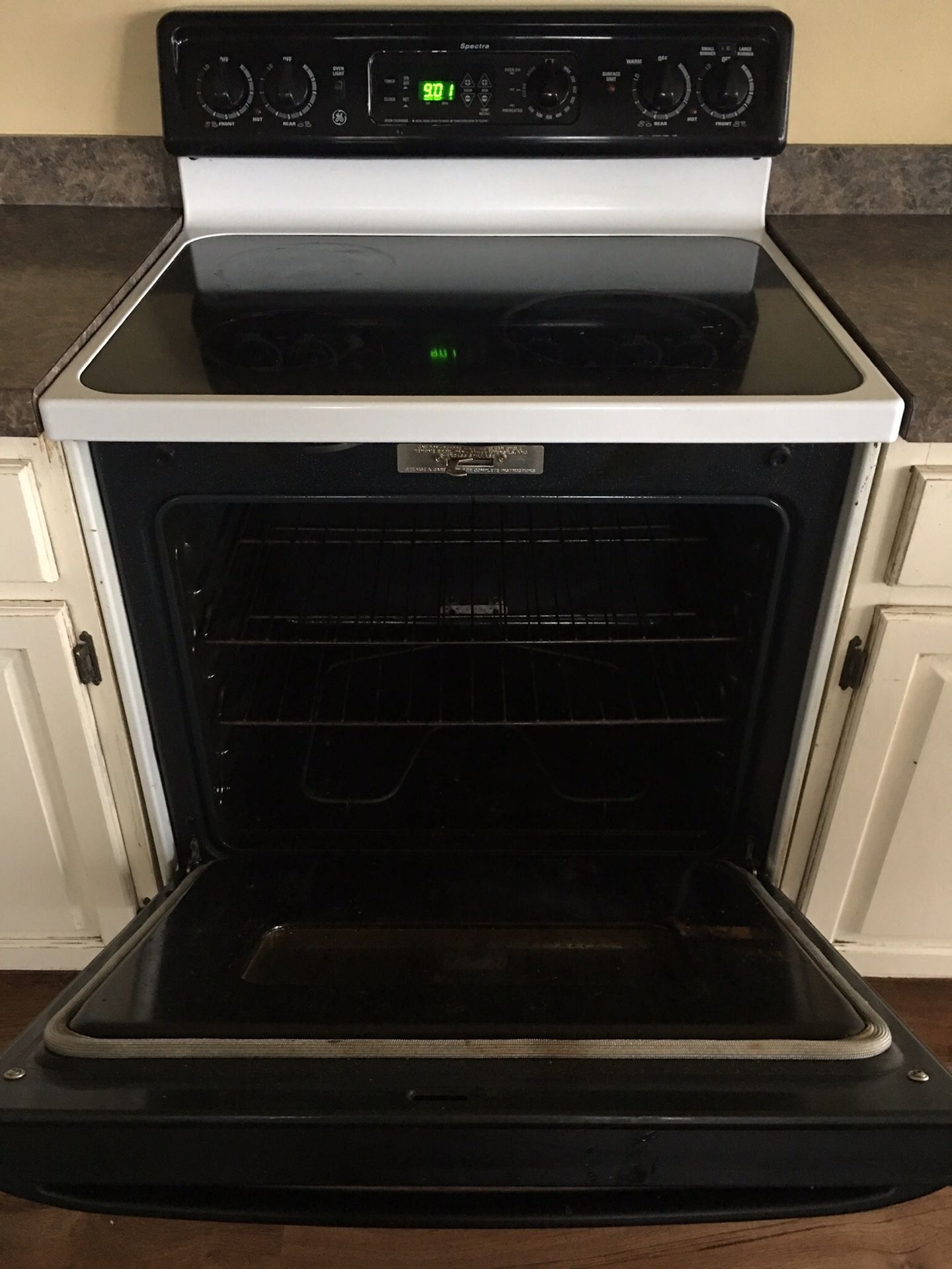 GE Spectra self cleaning oven for Sale in Redmond, WA OfferUp