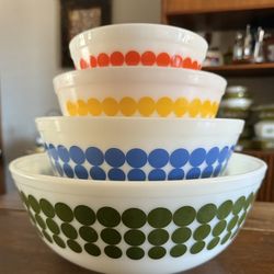 Pyrex Dots Mixing Bowls