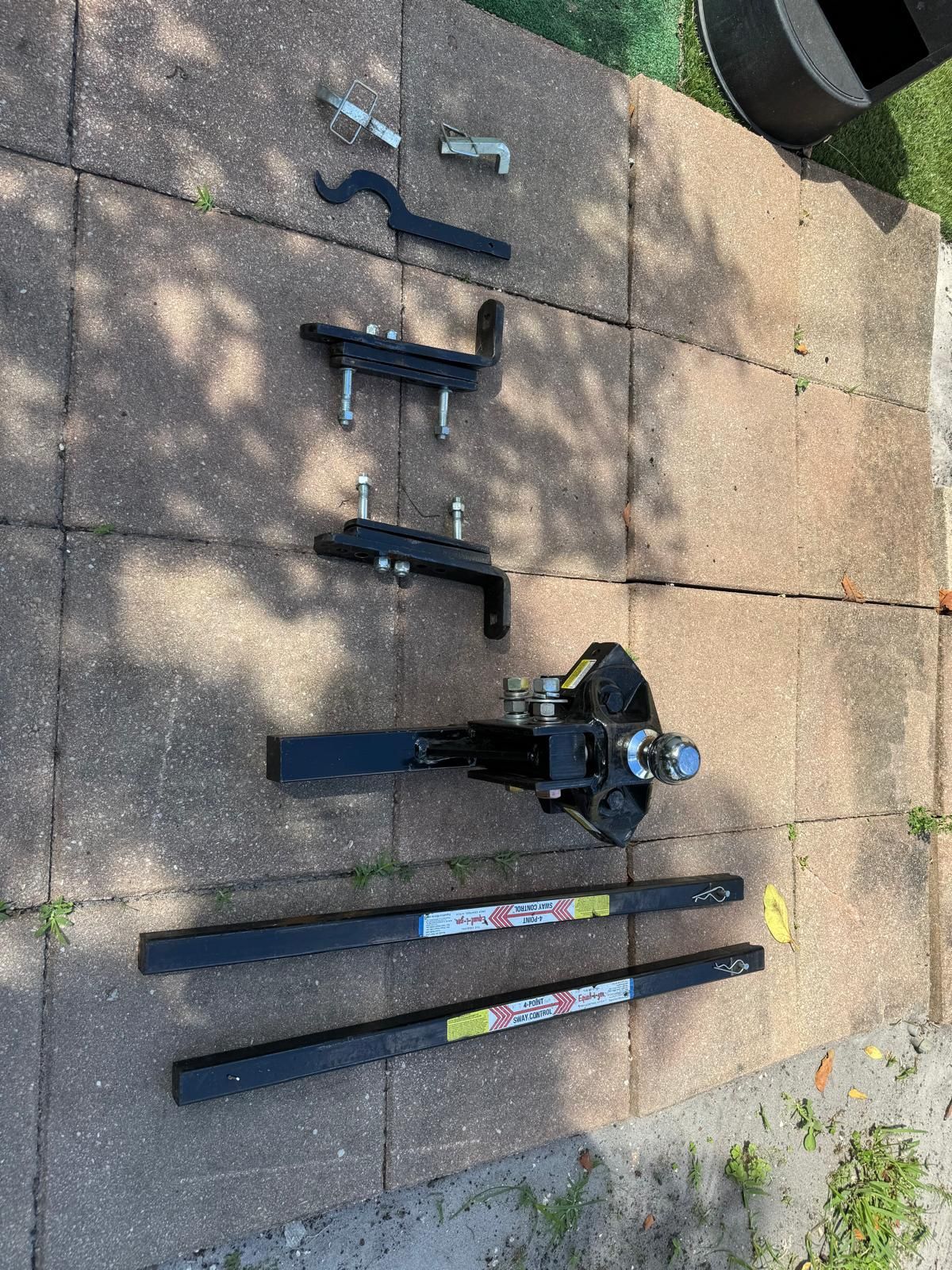 RV SWAY CONTROL HITCH