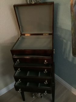 Small cabinet - Jewellery